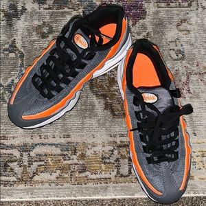 Boys 5.5 Y Air max sneakers